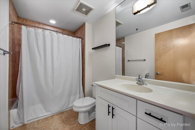 Foto del edificio - 1201 W Adams St