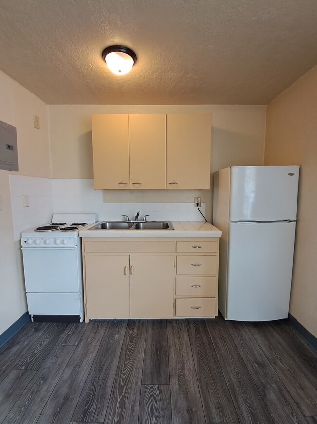 Kitchen - 1740 N 5th Ave