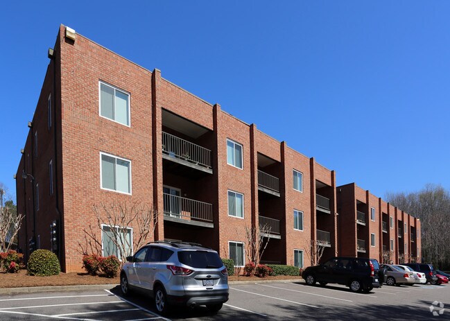 Garden Park, el centro comercial Hanes Apartaments - Garden Park Hanes Mall