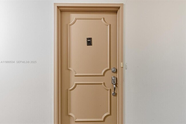 Foto del edificio - 1833 S Ocean Dr