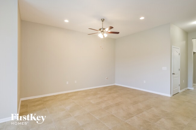 Foto del edificio - 386 Samara Lakes Pkwy