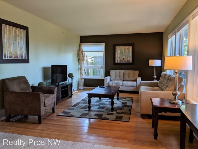 Building Photo - 4 br, 1.5 bath House - 16105 NE 3rd Pl