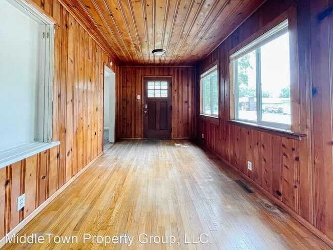 Building Photo - 2 br, 1 bath House - 922 W 15th St