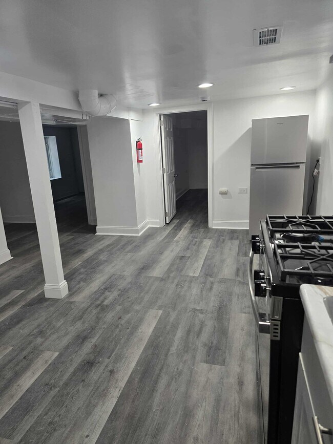 Foto del edificio - 1935 Jackson Ave