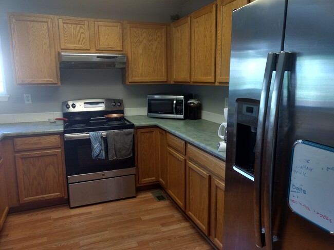 Building Photo - 6511 Stagecoach Ave