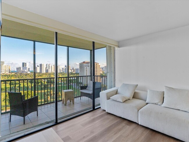 Foto del edificio - 20335 W Country Club Dr