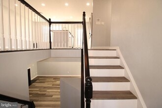 Building Photo - 44 Hidden Lake Dr