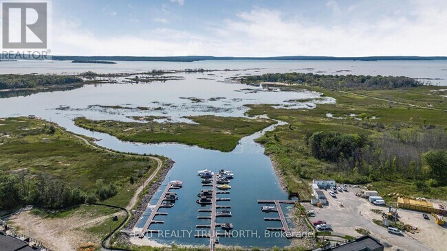Photo du bâtiment - 139 Marina Village Dr