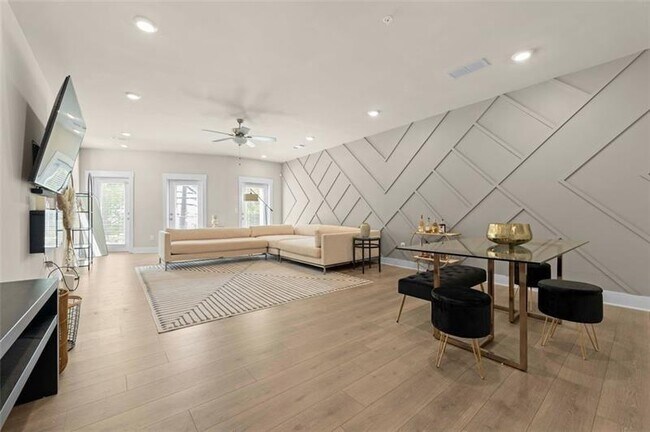 Building Photo - 2030 Main St NW