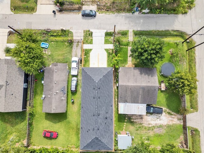 Foto del edificio - 6742 Madrid St