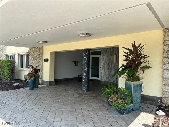 Building Photo - 3420 Gulf Shore Blvd N