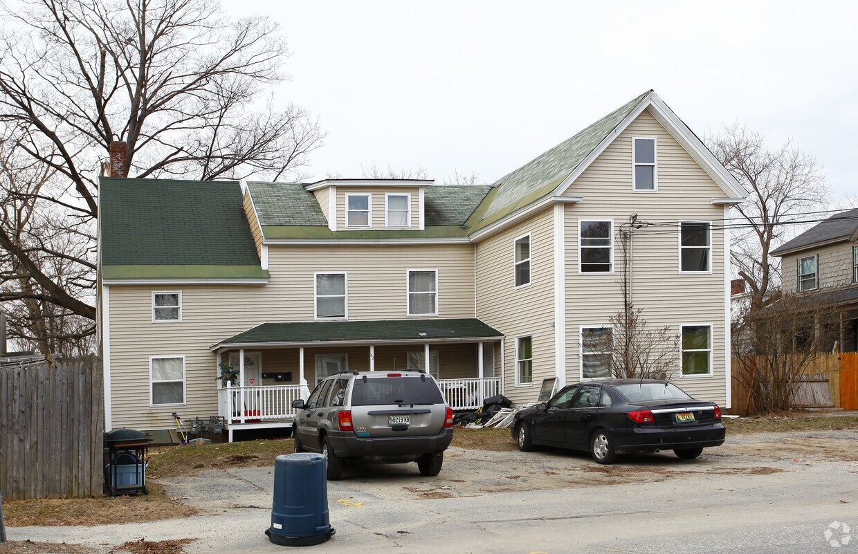 82 Whitney St, Auburn, ME 04210 Apartments in Auburn, ME
