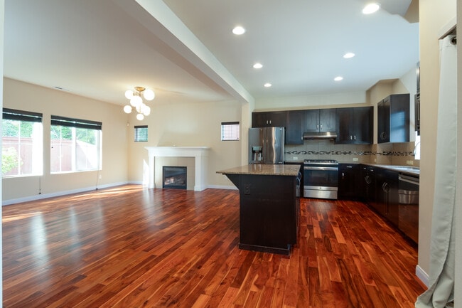 Building Photo - 6733 37th Ave S