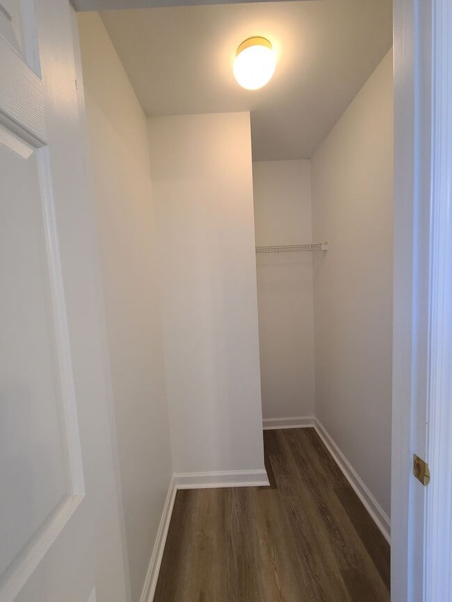 Building Photo - Newly Renovated - 2 Bedroom, 2.5 Bath Townhome Near Med Center - Available 08/05!