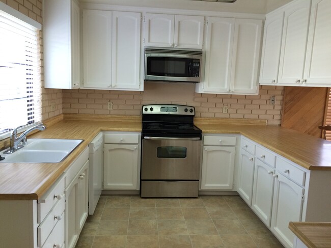 Spacious kitchen with front and back view of bay! - 5090 Discovery Pt