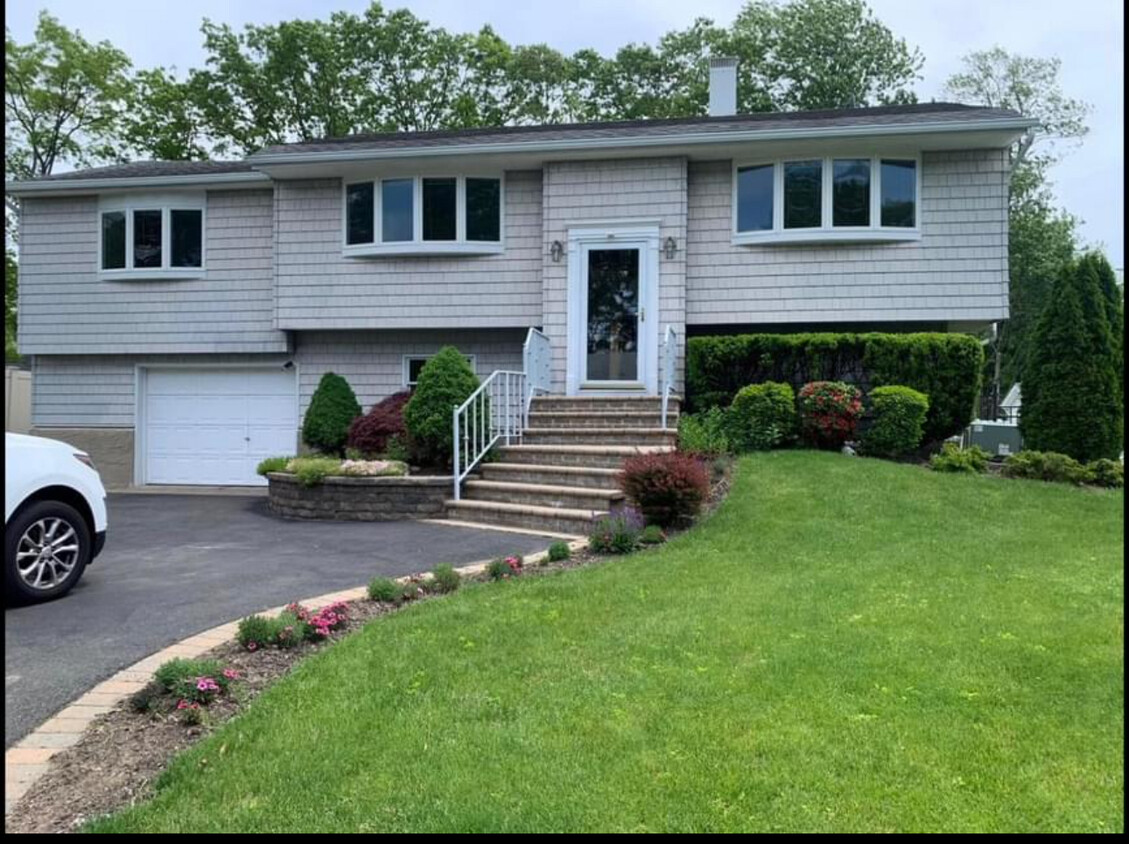 Foto principal - 12 Wayside Ln