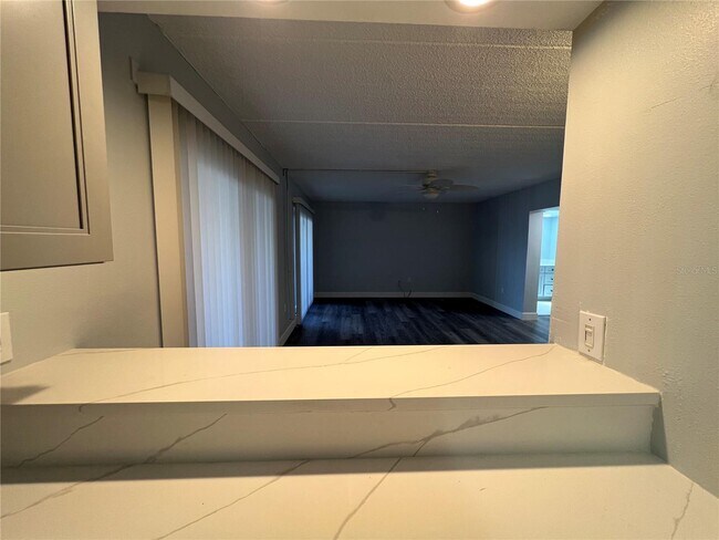 Foto del edificio - 8825 Bay Pointe Dr