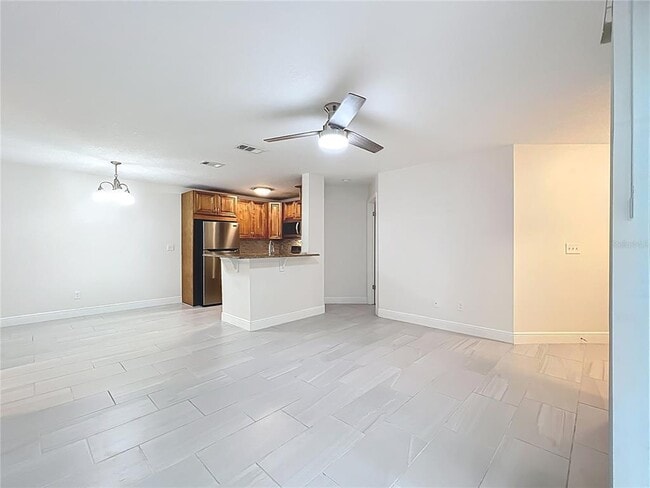 Building Photo - 2580 Grassy Point Dr