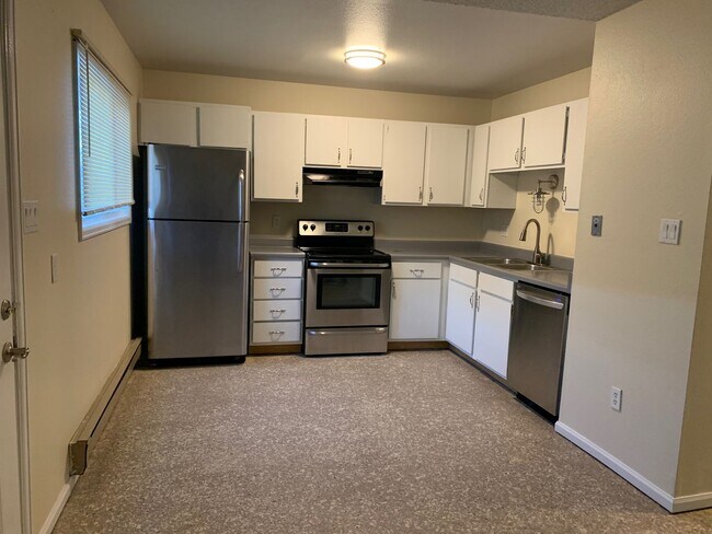 Foto del edificio - Beautiful 2 Bedroom 1 Bath Apartment Close...
