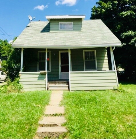 Building Photo - 1562 N High St