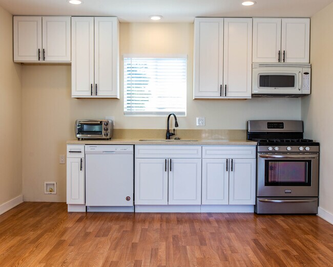 Building Photo - 3809 Rose Ave