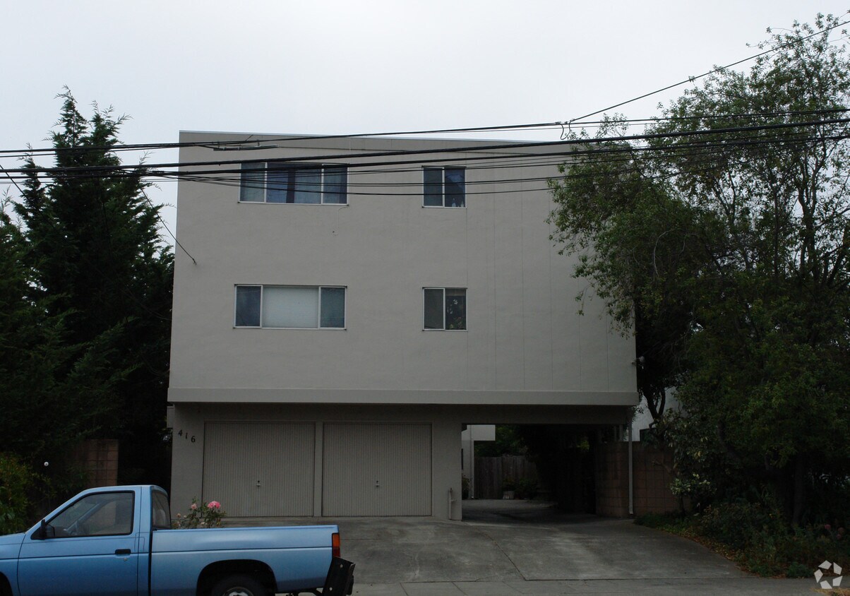 Building Photo - 416 Villa Ter