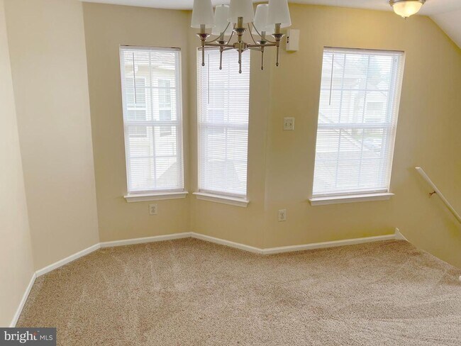 Building Photo - 402 Bedford Ct