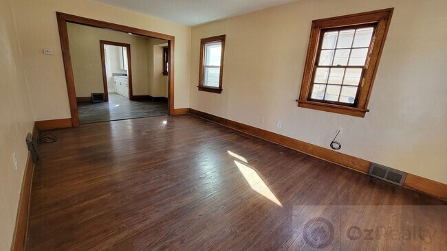 Building Photo - Welcome Home to DeVeaux Neighborhood!