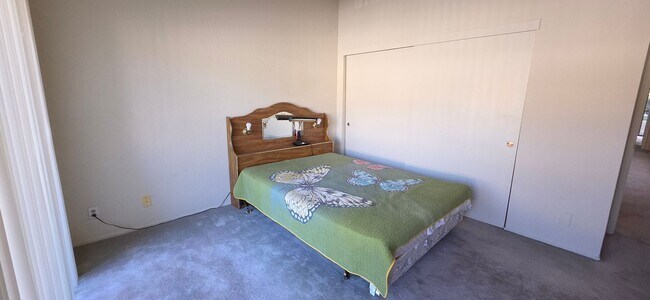 Foto del edificio - 1745 Deer Creek Ct