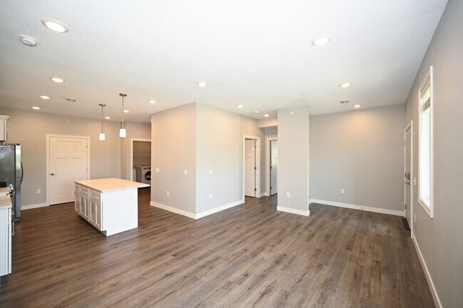 2 habitaciones, 2 baños (adaptado) - Stone Haven Townhomes