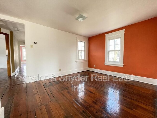 Building Photo - 386.5 Silver St