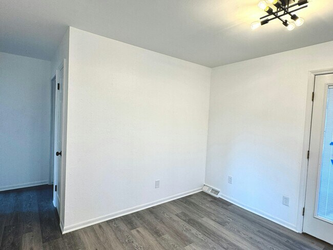 Foto del edificio - 6022 Clover Ln