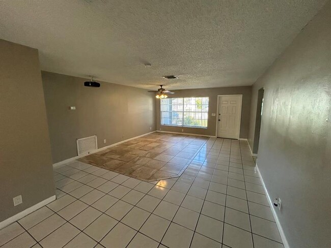 Foto del edificio - 22469 SW 56th Ave