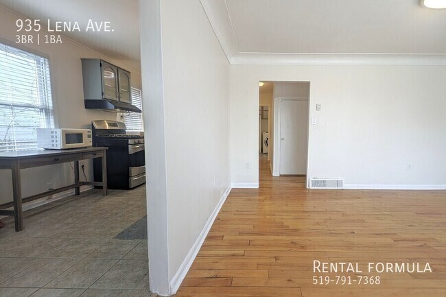 Photo du bâtiment - 935 Lena Ave