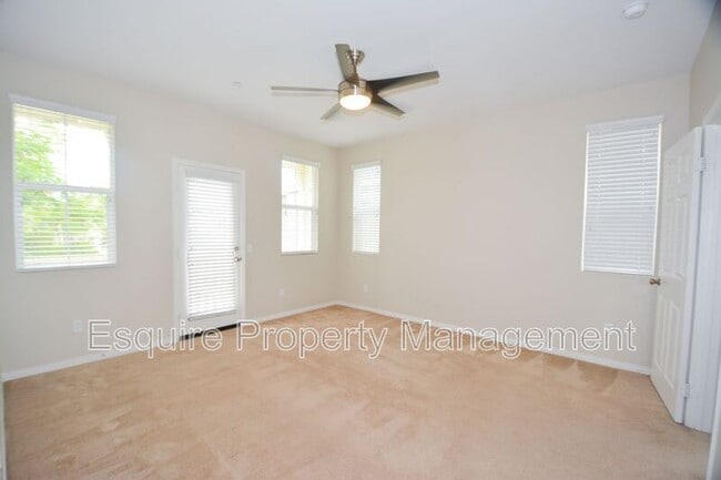 Foto del edificio - 3132 Lisbon Ln