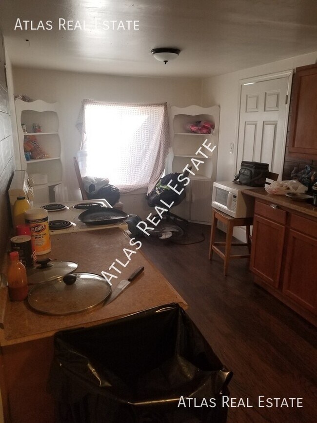 Building Photo - Wonderful 2 Story 2-Bedroom Unit -Availabl...