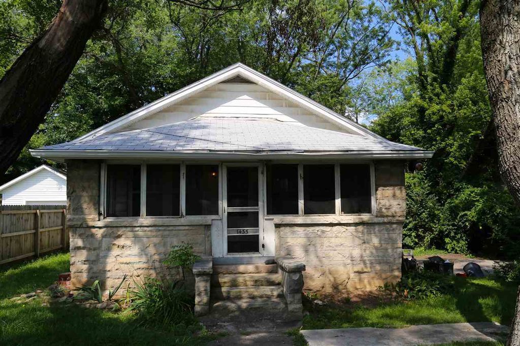 Primary Photo - 2 bedroom, 1 bath Home - MUST SEE!