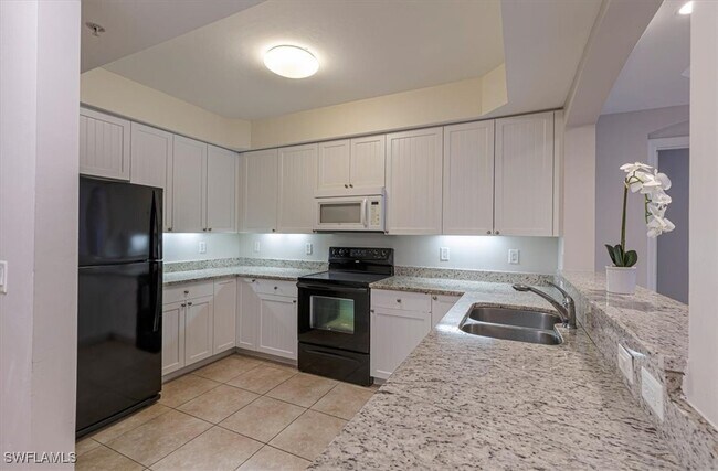 Foto del edificio - 1100 Pine Ridge Rd