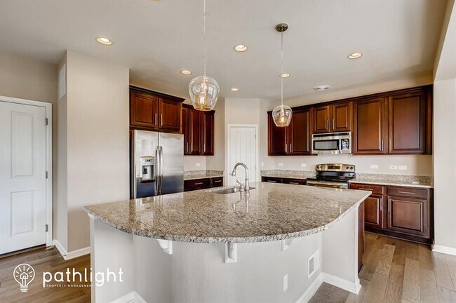 Foto del edificio - 7360 Blue Water Dr