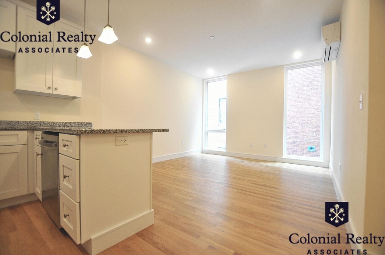 Primary Photo - 878 Beacon St