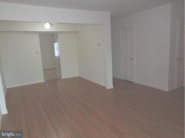 Foto del edificio - 523 Olde Greenwich Cir