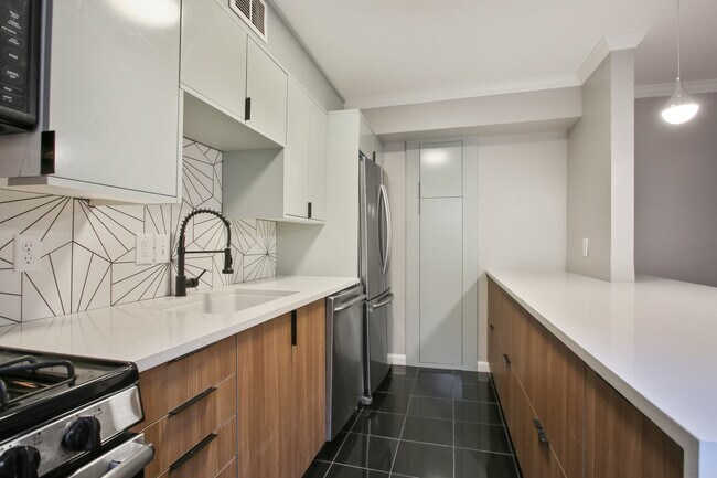 Building Photo - 115 Biscayne Dr NW