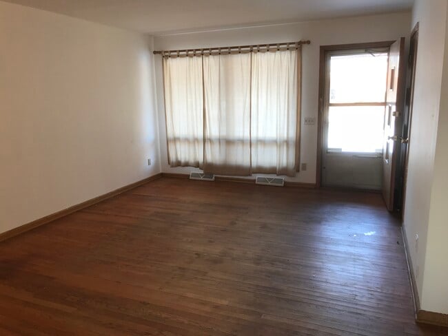 Living Room - 2719 McDivitt Rd