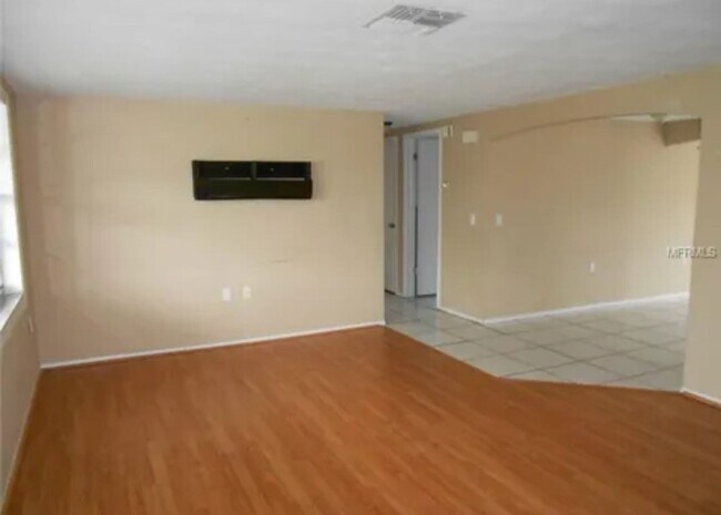 Foto del edificio - 3 Bed 1.5 Bath Bright Block Home