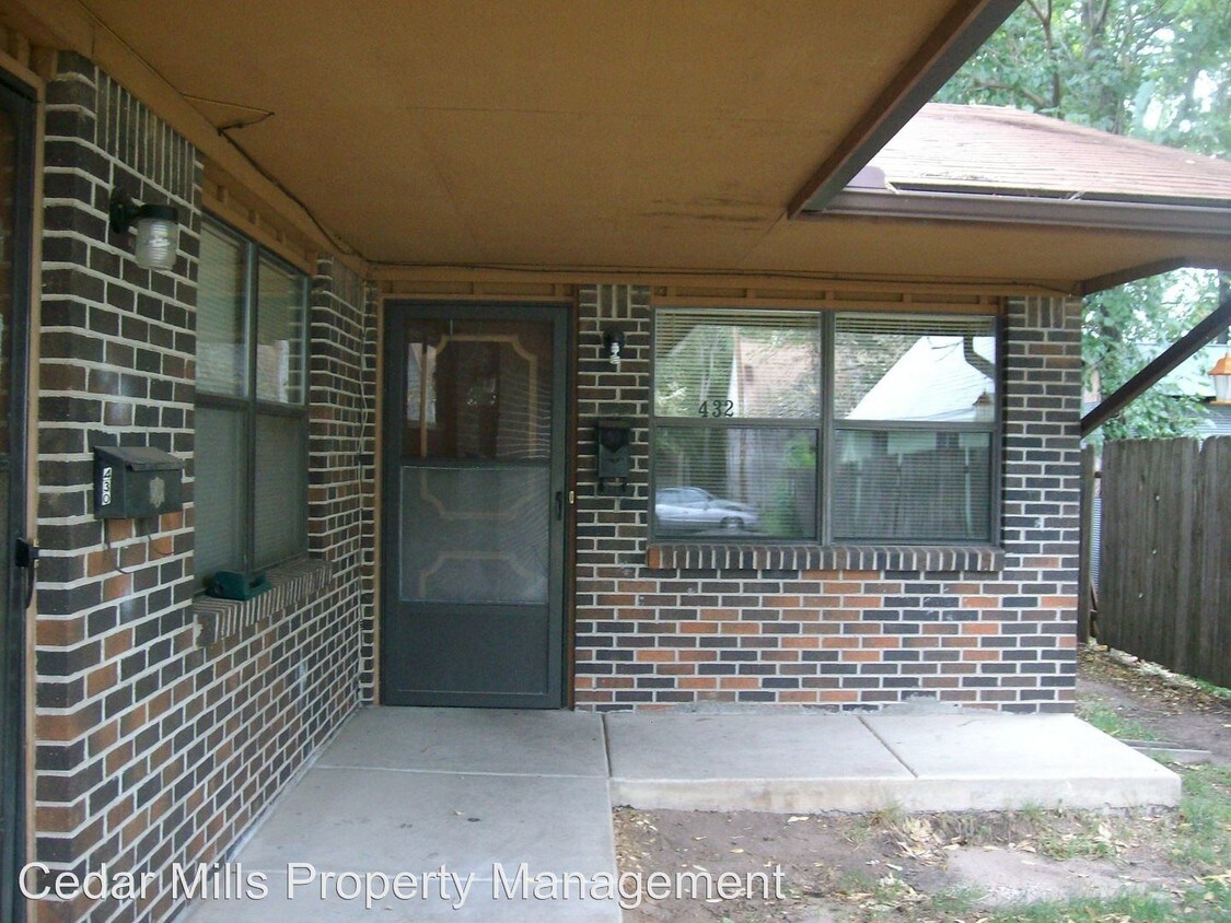 Primary Photo - 432 N Dodge Ave