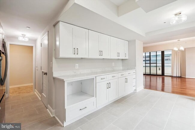 Building Photo - 1300 Crystal Dr