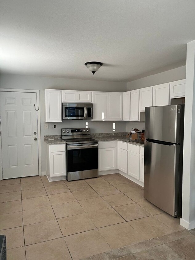 Foto principal - 701 Oaklawn St