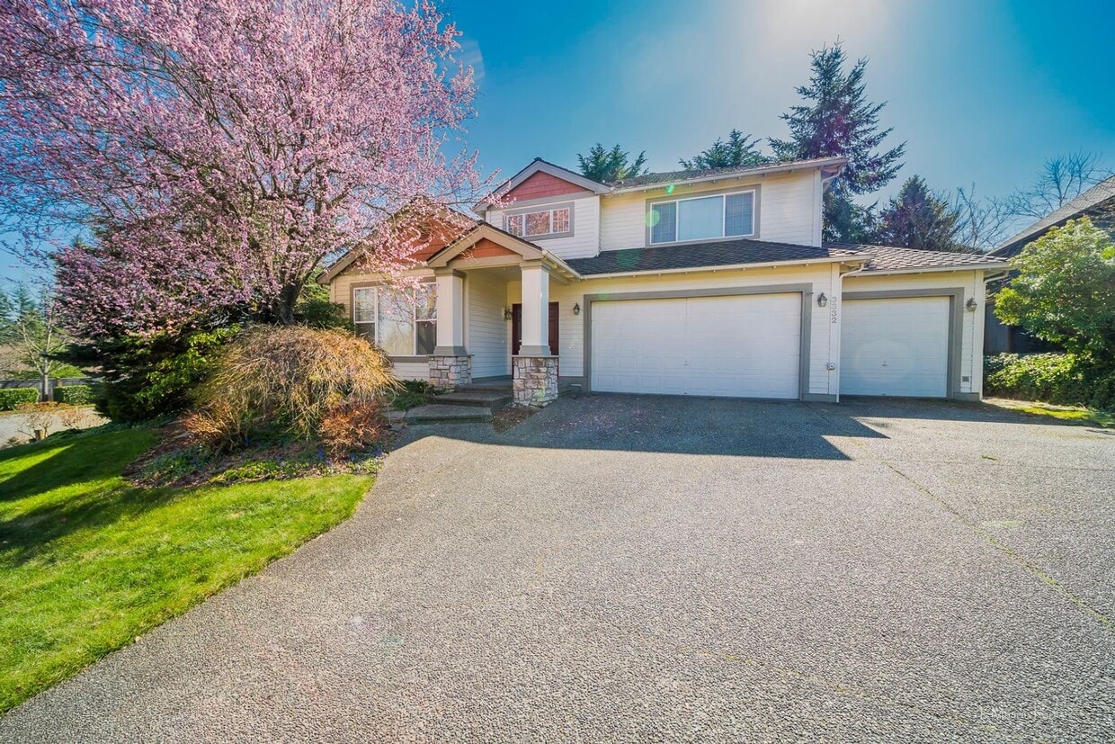 Primary Photo - Amazing & spacious 4 bed plus office, 2.5 ...