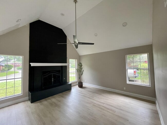 Building Photo - 1433 Pickwick Ln