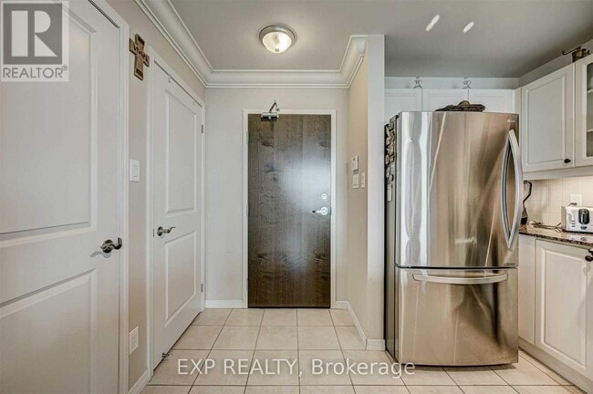 Building Photo - 9 George St N